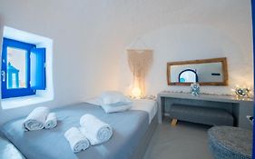 Blu Bianco Cave House By Sv